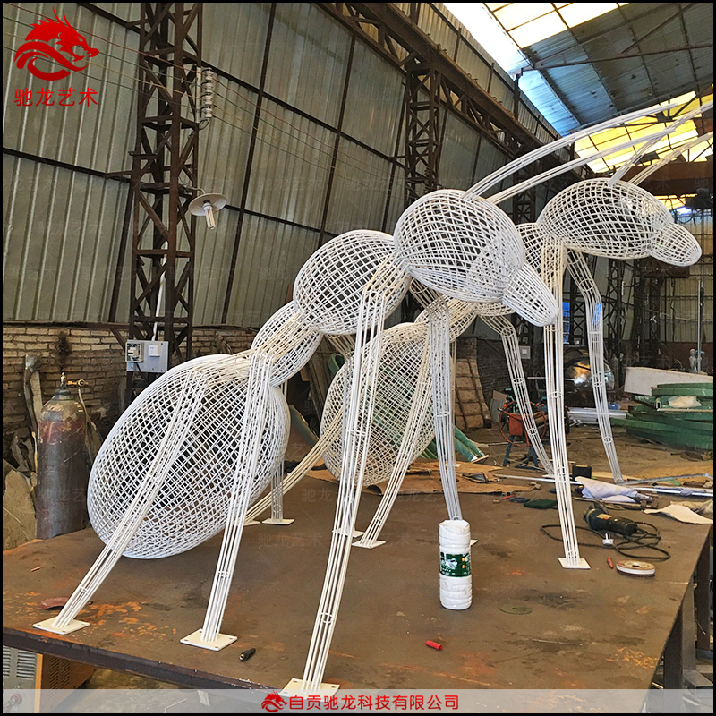 蚂蚁铁艺编织镂空雕塑