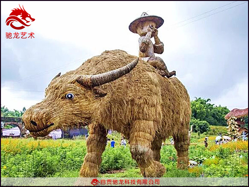 四川农民丰收节-牛耕地造型稻草雕