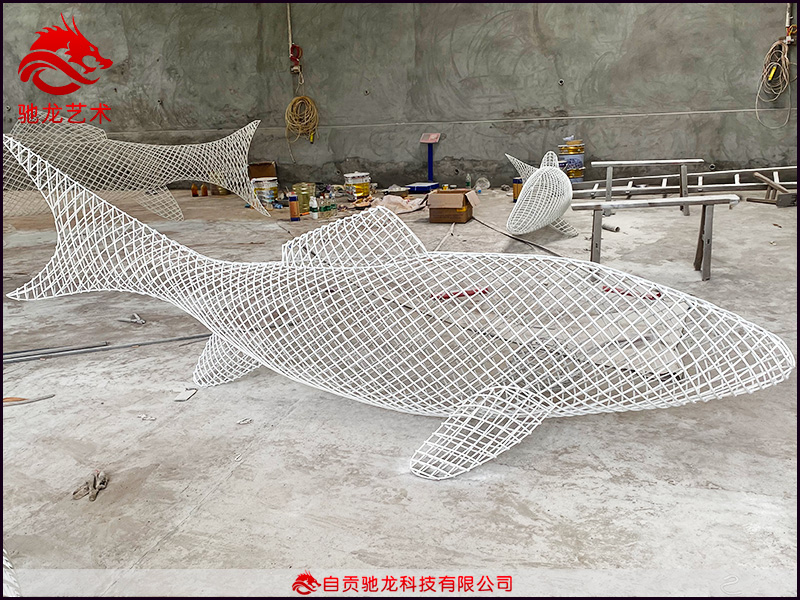 304不锈钢鲸鱼镂空编织造型雕塑美陈